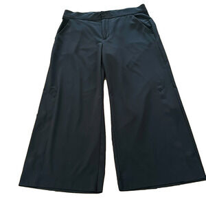 Athleta black crop pants, size 6